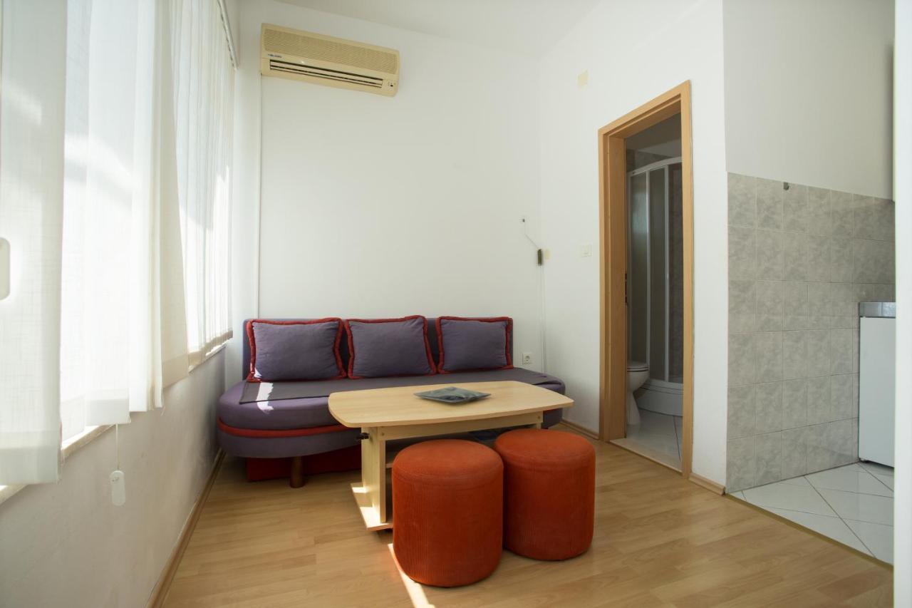 Beach Studio Apartment Ivana Kastela Bagian luar foto